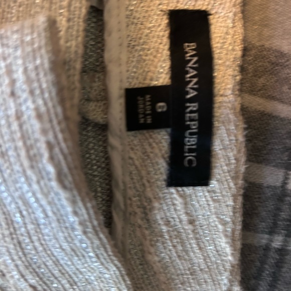 Banana Republic 5in tweed fringed shorts. Size 6. Pockets. - Picture 5 of 5